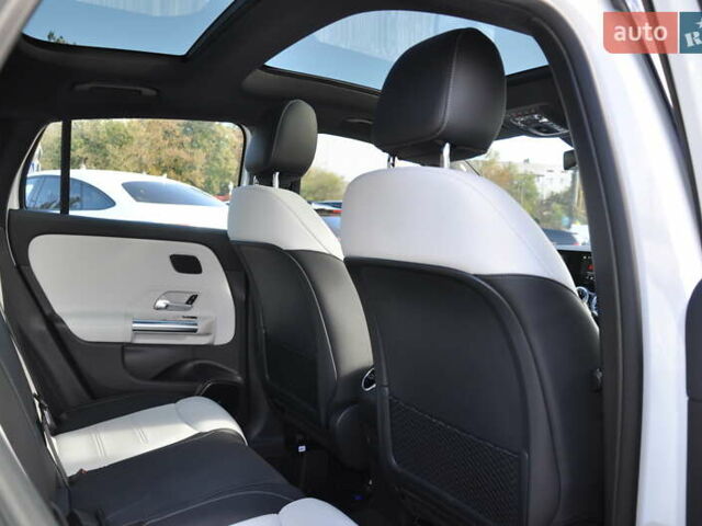 Білий Мерседес ГЛА-Клас, об'ємом двигуна 1.99 л та пробігом 8 тис. км за 46000 $, фото 37 на Automoto.ua