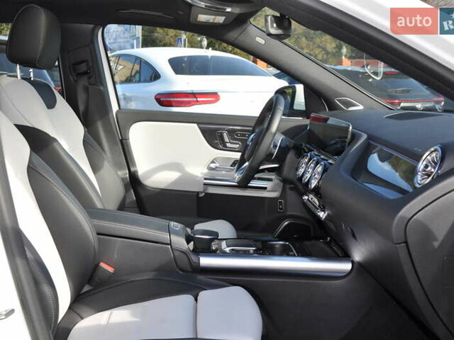 Білий Мерседес ГЛА-Клас, об'ємом двигуна 1.99 л та пробігом 8 тис. км за 46000 $, фото 43 на Automoto.ua