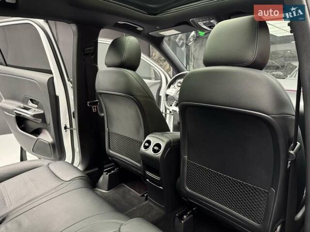 Белый Мерседес ГЛА-Класс, объемом двигателя 2 л и пробегом 25 тыс. км за 37900 $, фото 48 на Automoto.ua