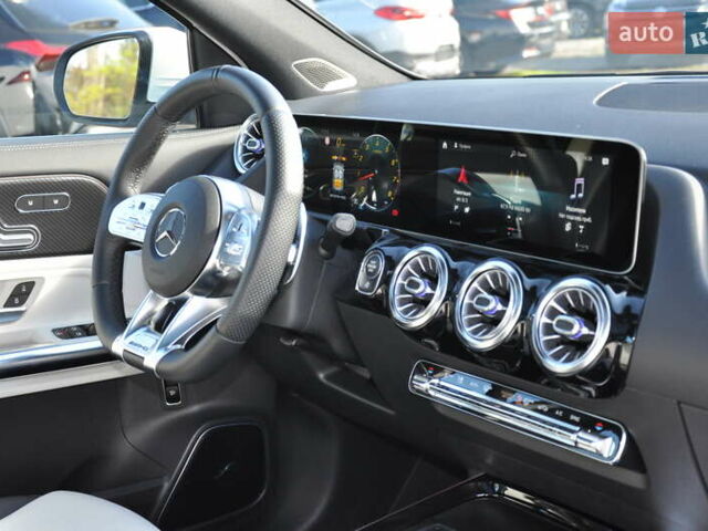 Білий Мерседес ГЛА-Клас, об'ємом двигуна 1.99 л та пробігом 8 тис. км за 46000 $, фото 41 на Automoto.ua