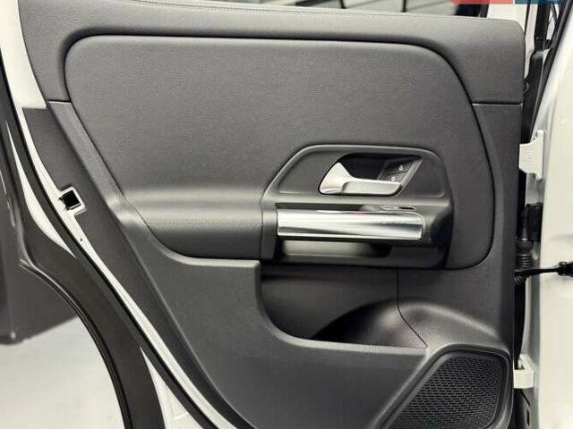 Белый Мерседес ГЛА-Класс, объемом двигателя 2 л и пробегом 25 тыс. км за 37900 $, фото 37 на Automoto.ua