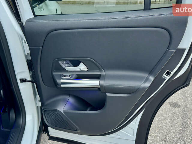 Белый Мерседес ГЛА-Класс, объемом двигателя 1.99 л и пробегом 25 тыс. км за 38700 $, фото 29 на Automoto.ua