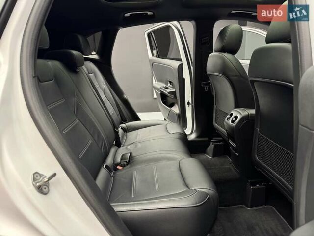 Белый Мерседес ГЛА-Класс, объемом двигателя 2 л и пробегом 25 тыс. км за 37900 $, фото 45 на Automoto.ua