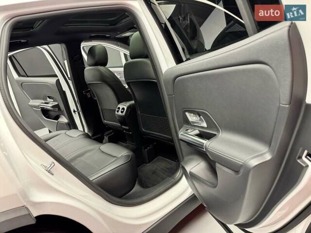 Белый Мерседес ГЛА-Класс, объемом двигателя 2 л и пробегом 25 тыс. км за 37900 $, фото 43 на Automoto.ua