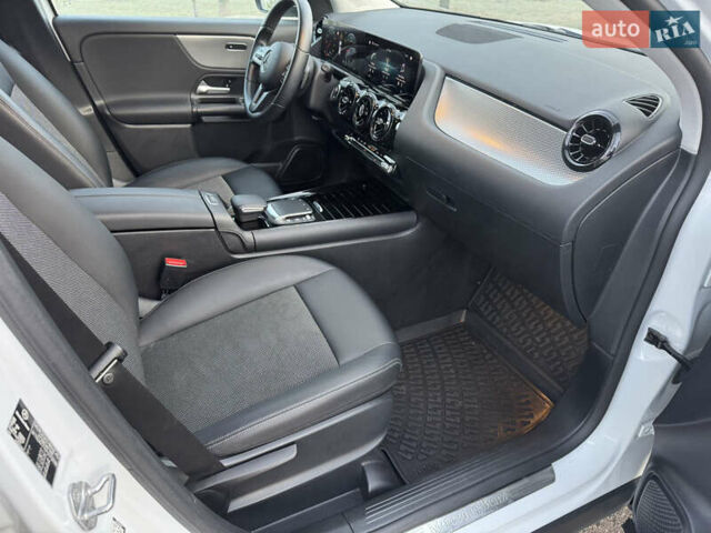 Белый Мерседес ГЛА-Класс, объемом двигателя 1.95 л и пробегом 160 тыс. км за 32555 $, фото 45 на Automoto.ua