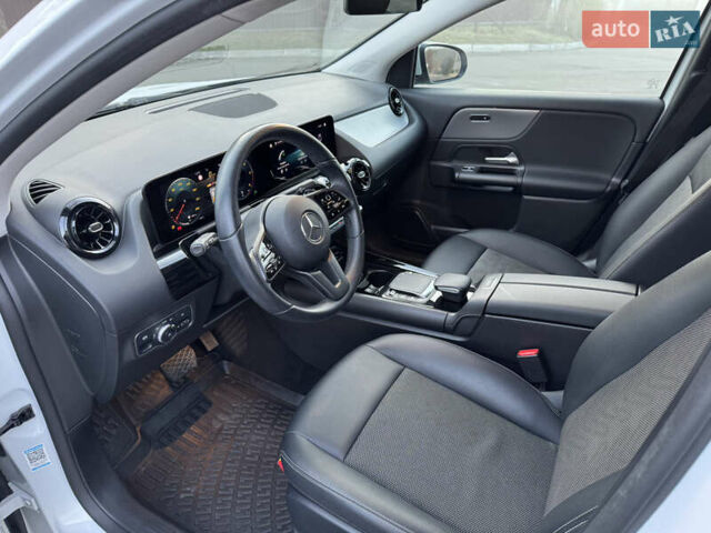 Белый Мерседес ГЛА-Класс, объемом двигателя 1.95 л и пробегом 160 тыс. км за 32555 $, фото 14 на Automoto.ua