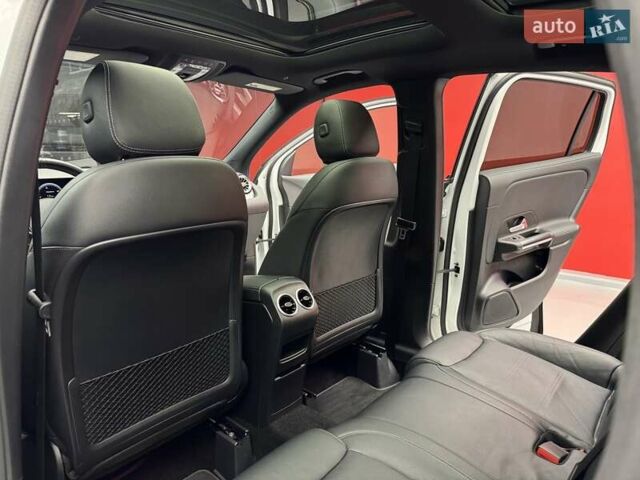 Белый Мерседес ГЛА-Класс, объемом двигателя 2 л и пробегом 25 тыс. км за 37900 $, фото 41 на Automoto.ua