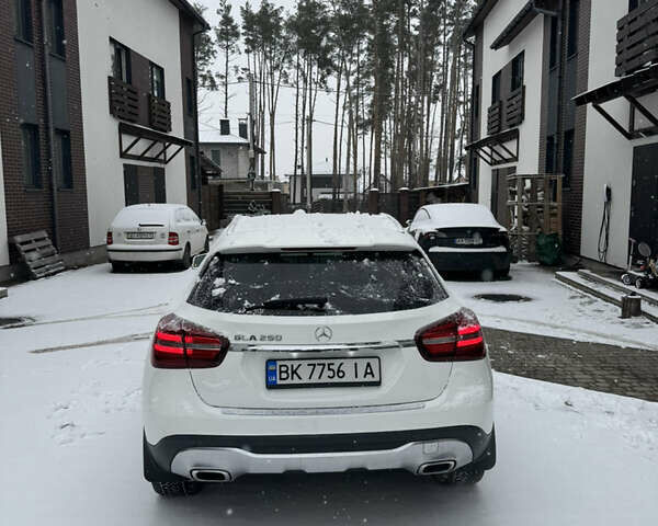 Білий Мерседес ГЛА-Клас, об'ємом двигуна 1.99 л та пробігом 106 тис. км за 22900 $, фото 5 на Automoto.ua