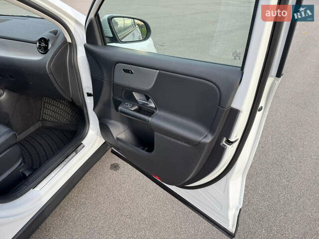 Белый Мерседес ГЛА-Класс, объемом двигателя 1.95 л и пробегом 167 тыс. км за 29500 $, фото 41 на Automoto.ua