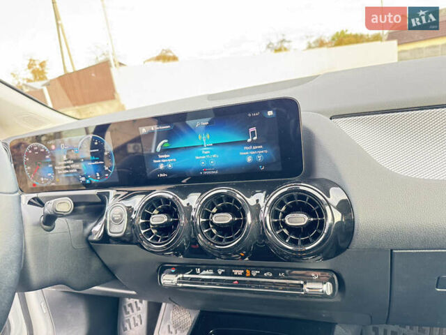 Белый Мерседес ГЛА-Класс, объемом двигателя 1.95 л и пробегом 167 тыс. км за 29500 $, фото 30 на Automoto.ua