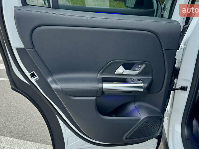 Белый Мерседес ГЛА-Класс, объемом двигателя 1.99 л и пробегом 25 тыс. км за 38700 $, фото 26 на Automoto.ua