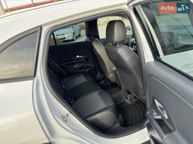 Белый Мерседес ГЛА-Класс, объемом двигателя 1.95 л и пробегом 167 тыс. км за 29500 $, фото 45 на Automoto.ua