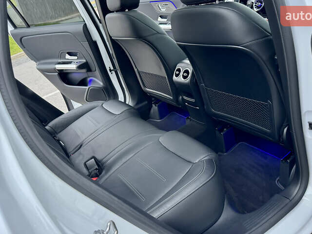 Белый Мерседес ГЛА-Класс, объемом двигателя 1.99 л и пробегом 25 тыс. км за 38700 $, фото 30 на Automoto.ua