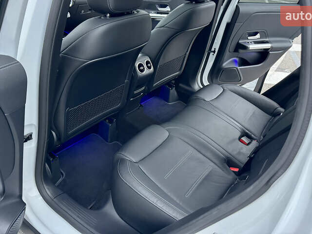 Белый Мерседес ГЛА-Класс, объемом двигателя 1.99 л и пробегом 25 тыс. км за 38700 $, фото 27 на Automoto.ua