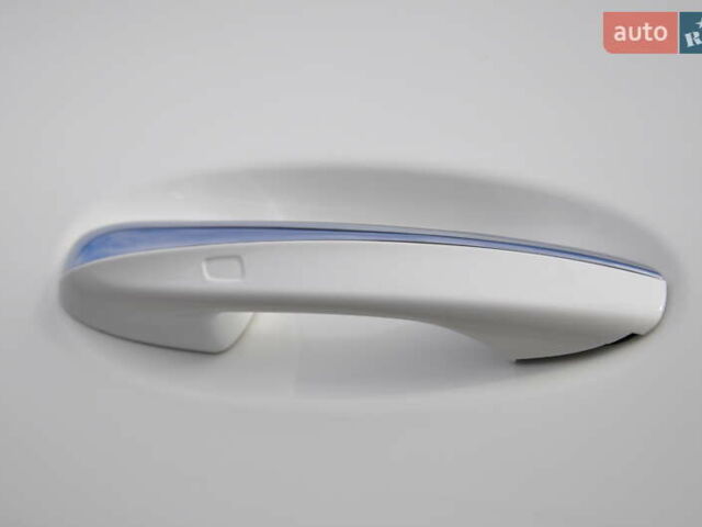 Білий Мерседес ГЛА-Клас, об'ємом двигуна 1.99 л та пробігом 8 тис. км за 46000 $, фото 12 на Automoto.ua