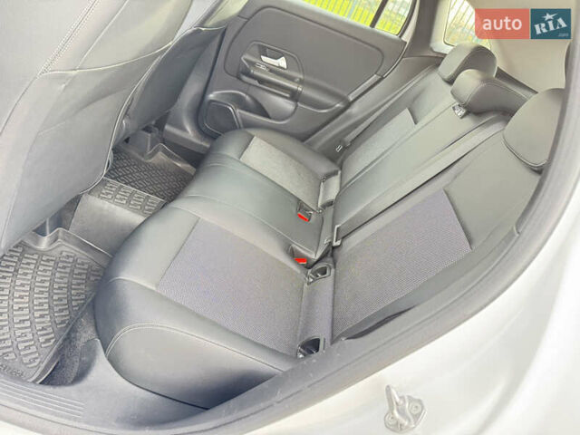 Белый Мерседес ГЛА-Класс, объемом двигателя 1.95 л и пробегом 167 тыс. км за 29500 $, фото 37 на Automoto.ua