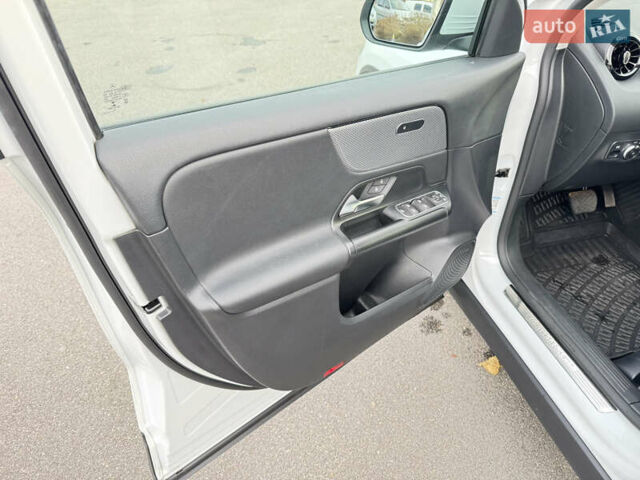 Белый Мерседес ГЛА-Класс, объемом двигателя 1.95 л и пробегом 167 тыс. км за 29500 $, фото 28 на Automoto.ua