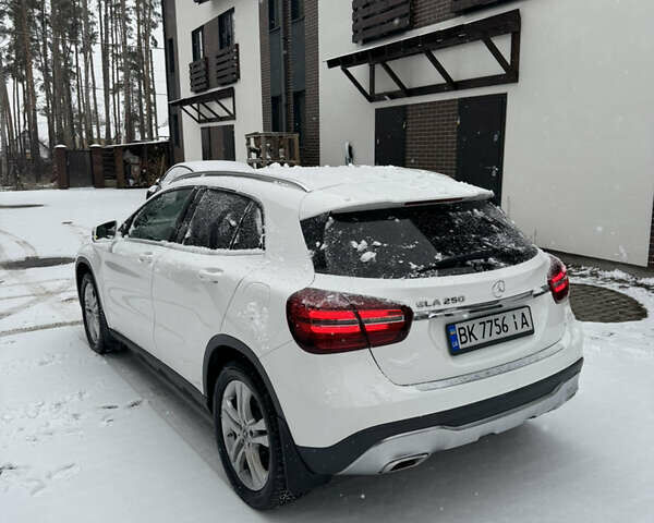 Білий Мерседес ГЛА-Клас, об'ємом двигуна 1.99 л та пробігом 106 тис. км за 22900 $, фото 4 на Automoto.ua