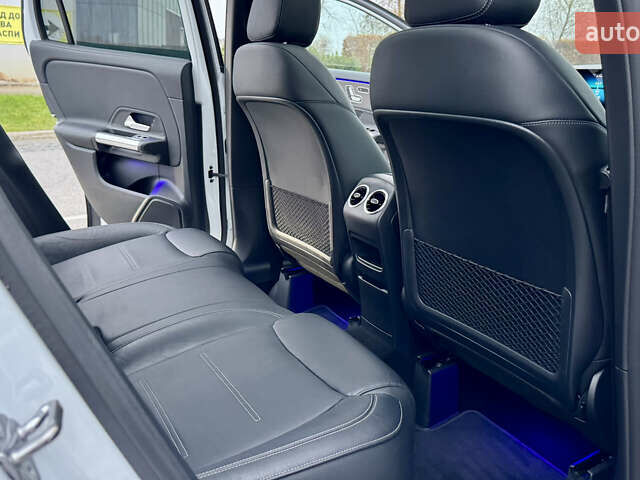 Белый Мерседес ГЛА-Класс, объемом двигателя 1.99 л и пробегом 25 тыс. км за 38700 $, фото 31 на Automoto.ua