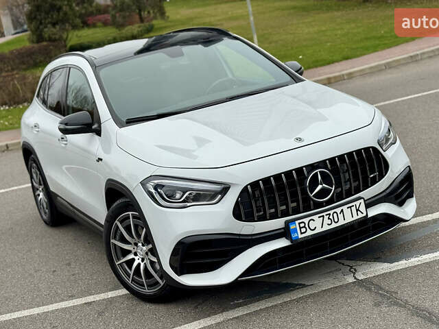 Белый Мерседес ГЛА-Класс, объемом двигателя 1.99 л и пробегом 25 тыс. км за 38700 $, фото 2 на Automoto.ua