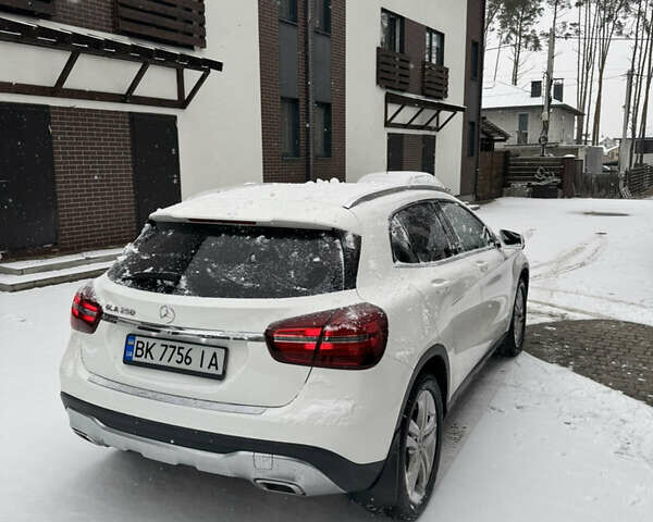 Білий Мерседес ГЛА-Клас, об'ємом двигуна 1.99 л та пробігом 106 тис. км за 22900 $, фото 6 на Automoto.ua