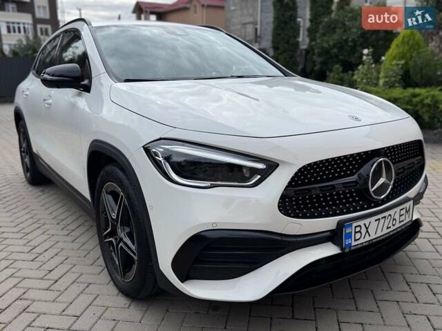 Белый Мерседес ГЛА-Класс, объемом двигателя 1.95 л и пробегом 29 тыс. км за 46500 $, фото 2 на Automoto.ua