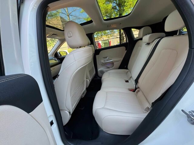 Білий Мерседес ГЛА-Клас, об'ємом двигуна 2 л та пробігом 19 тис. км за 14000 $, фото 9 на Automoto.ua