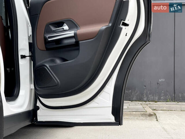 Белый Мерседес ГЛА-Класс, объемом двигателя 2 л и пробегом 36 тыс. км за 43000 $, фото 39 на Automoto.ua