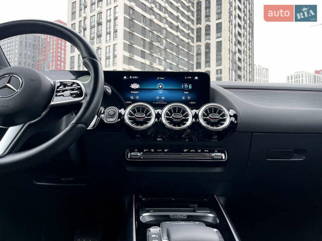 Белый Мерседес ГЛА-Класс, объемом двигателя 2 л и пробегом 36 тыс. км за 43000 $, фото 53 на Automoto.ua