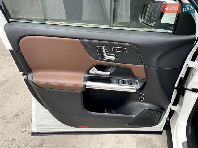 Белый Мерседес ГЛА-Класс, объемом двигателя 2 л и пробегом 36 тыс. км за 43000 $, фото 26 на Automoto.ua