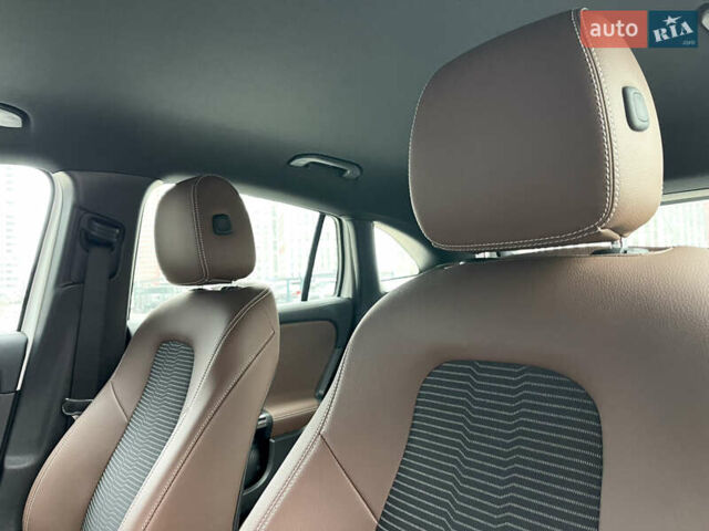 Белый Мерседес ГЛА-Класс, объемом двигателя 2 л и пробегом 36 тыс. км за 43000 $, фото 29 на Automoto.ua