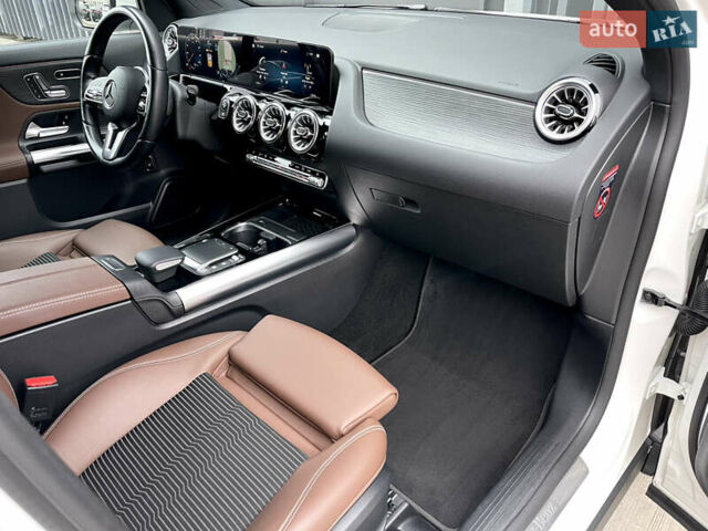 Белый Мерседес ГЛА-Класс, объемом двигателя 2 л и пробегом 36 тыс. км за 43000 $, фото 42 на Automoto.ua