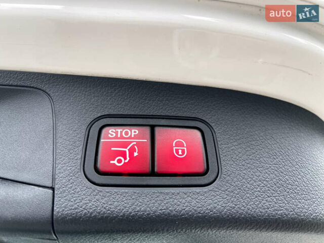 Белый Мерседес ГЛА-Класс, объемом двигателя 2 л и пробегом 36 тыс. км за 43000 $, фото 7 на Automoto.ua