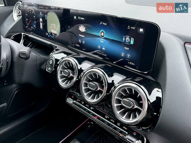 Белый Мерседес ГЛА-Класс, объемом двигателя 2 л и пробегом 36 тыс. км за 43000 $, фото 48 на Automoto.ua