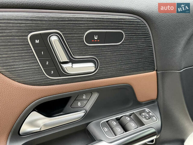 Белый Мерседес ГЛА-Класс, объемом двигателя 2 л и пробегом 36 тыс. км за 43000 $, фото 2 на Automoto.ua