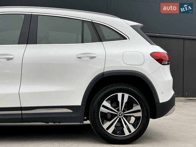 Белый Мерседес ГЛА-Класс, объемом двигателя 2 л и пробегом 36 тыс. км за 43000 $, фото 16 на Automoto.ua