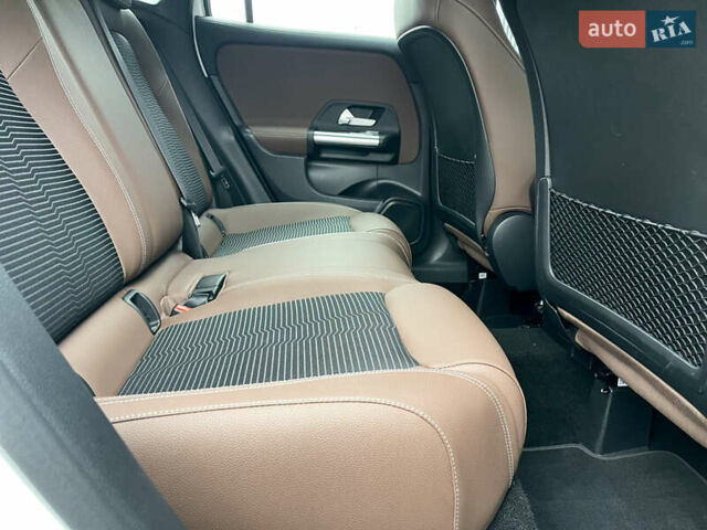 Белый Мерседес ГЛА-Класс, объемом двигателя 2 л и пробегом 36 тыс. км за 43000 $, фото 37 на Automoto.ua