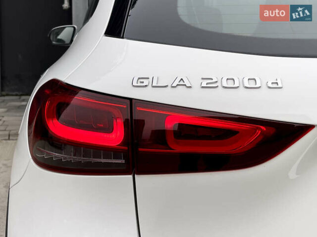 Белый Мерседес ГЛА-Класс, объемом двигателя 2 л и пробегом 36 тыс. км за 43000 $, фото 34 на Automoto.ua