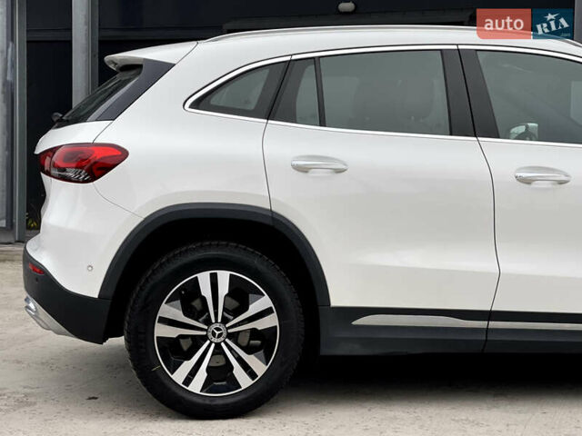 Белый Мерседес ГЛА-Класс, объемом двигателя 2 л и пробегом 36 тыс. км за 43000 $, фото 9 на Automoto.ua
