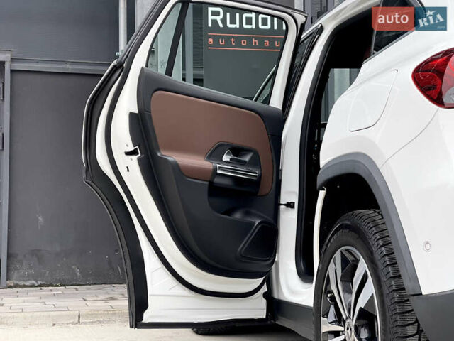 Белый Мерседес ГЛА-Класс, объемом двигателя 2 л и пробегом 36 тыс. км за 43000 $, фото 32 на Automoto.ua