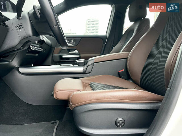 Белый Мерседес ГЛА-Класс, объемом двигателя 2 л и пробегом 36 тыс. км за 43000 $, фото 28 на Automoto.ua