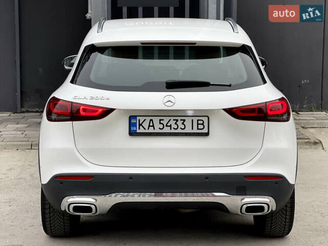 Белый Мерседес ГЛА-Класс, объемом двигателя 2 л и пробегом 36 тыс. км за 43000 $, фото 22 на Automoto.ua