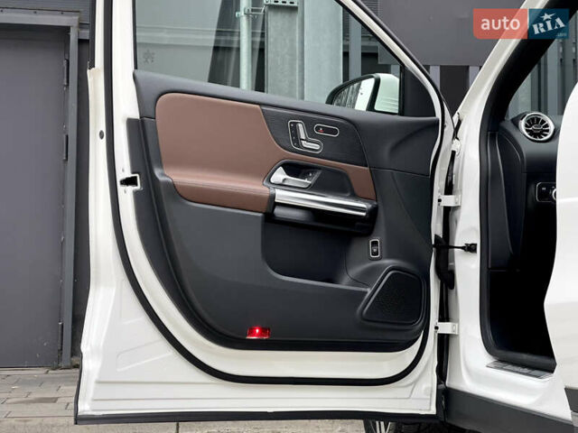 Белый Мерседес ГЛА-Класс, объемом двигателя 2 л и пробегом 36 тыс. км за 43000 $, фото 31 на Automoto.ua
