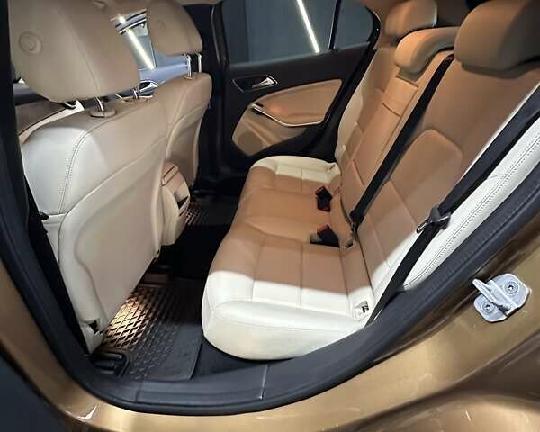 Мерседес ГЛА-Класс 2017 в Киеве на Automoto.ua Бежевый Мерседес ГЛА-Класс, объемом двигателя 1.99 л и пробегом 50 тыс. км за 24000 $, фото 3 на Automoto.ua