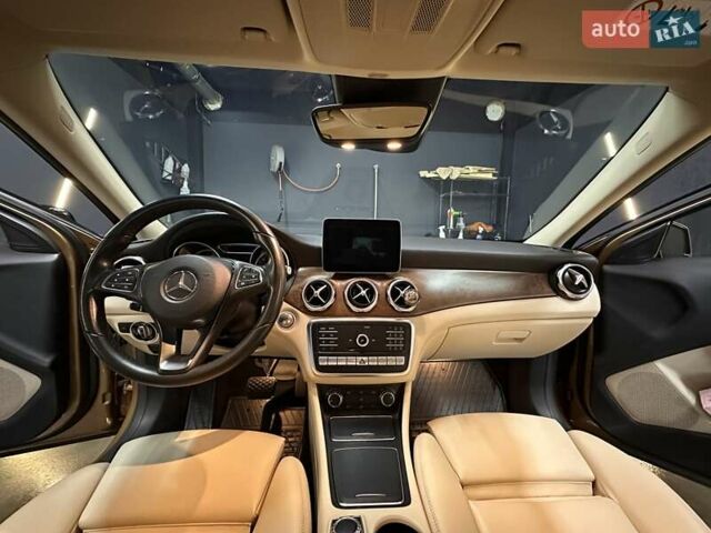 Мерседес ГЛА-Класс 2017 в Киеве на Automoto.ua Бежевый Мерседес ГЛА-Класс, объемом двигателя 1.99 л и пробегом 50 тыс. км за 24000 $, фото 2 на Automoto.ua