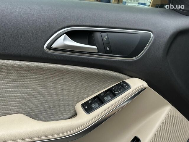 Бежевий Мерседес ГЛА-Клас, об'ємом двигуна 1.6 л та пробігом 80 тис. км за 23440 $, фото 8 на Automoto.ua