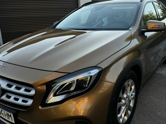 Бежевый Мерседес ГЛА-Класс, объемом двигателя 1.6 л и пробегом 79 тыс. км за 25000 $, фото 1 на Automoto.ua