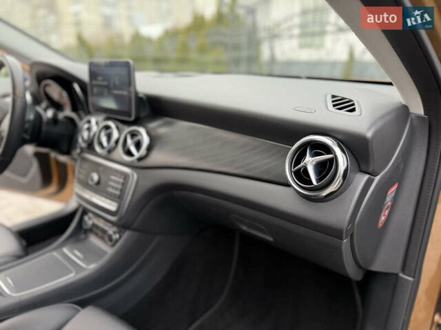 Бежевий Мерседес ГЛА-Клас, об'ємом двигуна 2 л та пробігом 66 тис. км за 25700 $, фото 120 на Automoto.ua