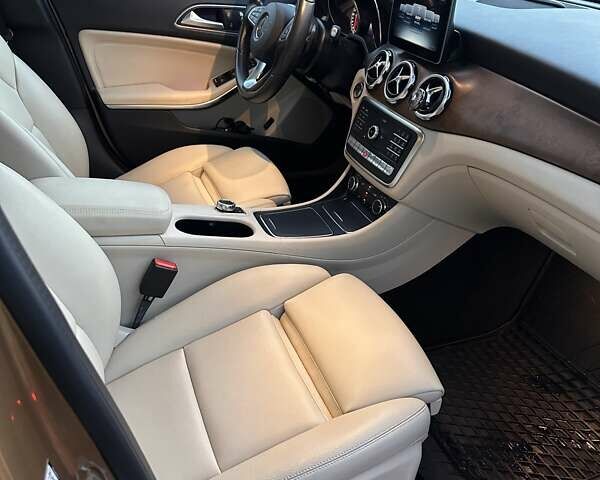Мерседес ГЛА-Класс 2017 в Киеве на Automoto.ua Бежевый Мерседес ГЛА-Класс, объемом двигателя 1.99 л и пробегом 50 тыс. км за 24000 $, фото 5 на Automoto.ua