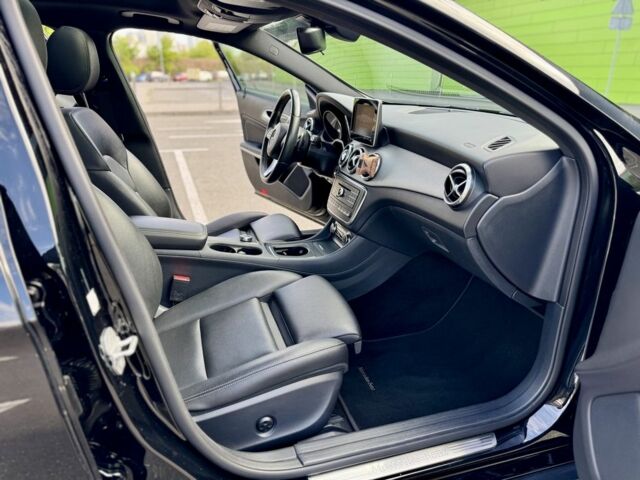 Черный Мерседес ГЛА-Класс, объемом двигателя 2 л и пробегом 98 тыс. км за 19900 $, фото 11 на Automoto.ua